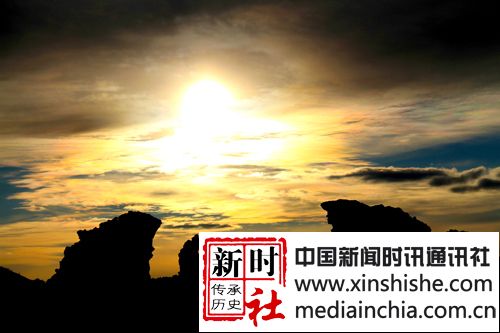 夕阳下的火山岩 军子歌摄影